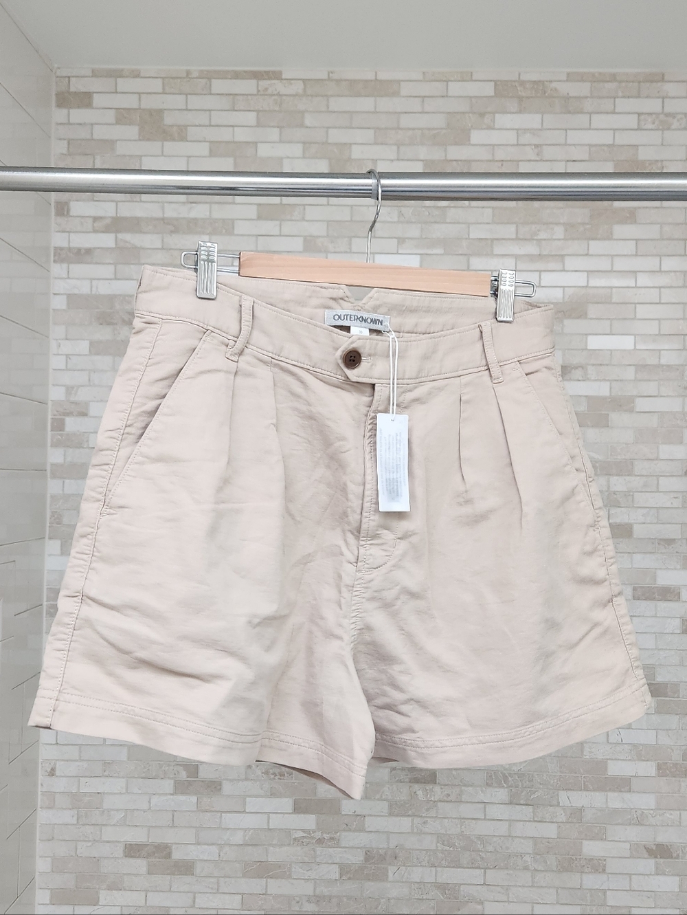 NWT Outerknown Beige High-Rise Pleated Women’s Shorts